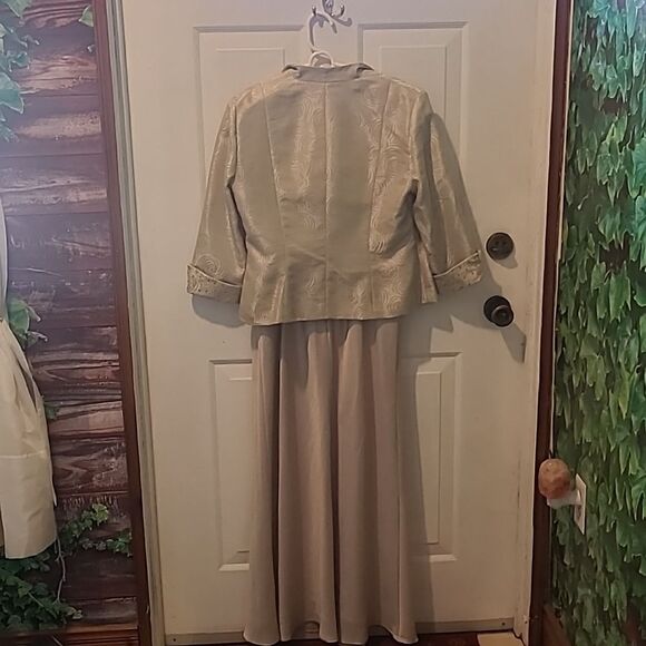 Ladies Size 8 Petite Piece Formal Dress Set From Jessica Howard - Picture 2 of 14